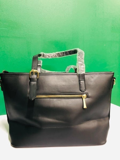 Spacious Handbag – Elegance Meets Practicality