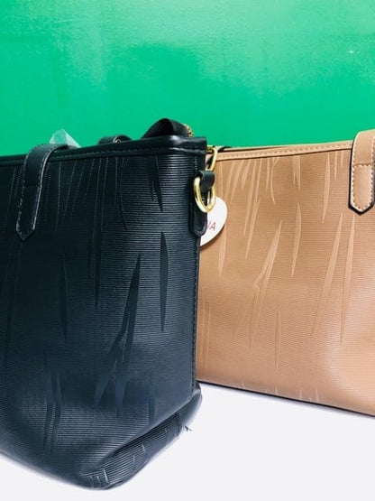 Spacious Handbag – Elegance Meets Practicality