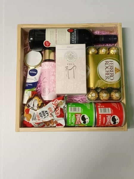 "Scent & Snack Oasis" Hamper