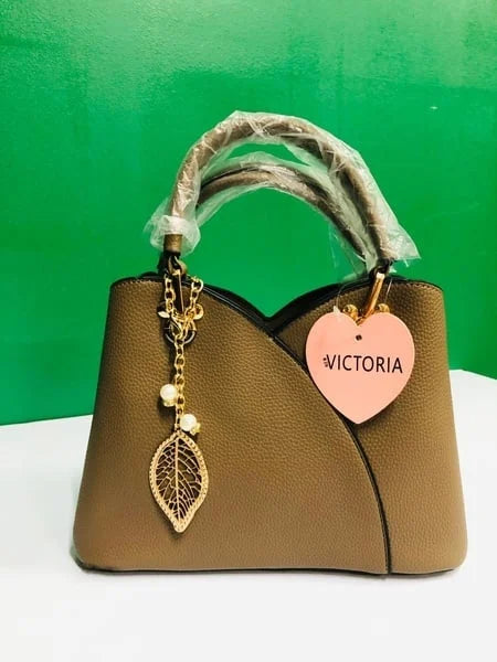 Shoulder Bag with Extended Chain Design – Bold Elegance, Effortless Glam